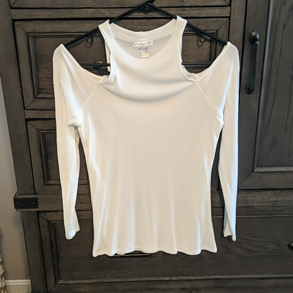 Cold Shoulder Thin Sweater